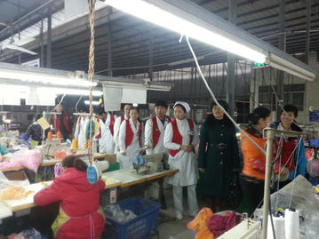 驅(qū)車(chē)送醫(yī)到工廠(chǎng) 真情服務(wù)為老人——自治區(qū)人民醫(yī)院團(tuán)委組織青年醫(yī)務(wù)人員赴馬山縣開(kāi)展學(xué)雷鋒義診活動(dòng)